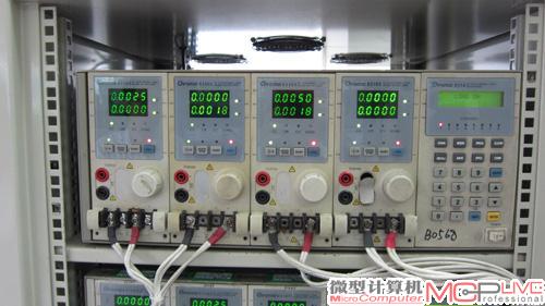 Chroma 63103的作用是产生负载，每台大300W功率，一共有八台，可手动设定八路输出。