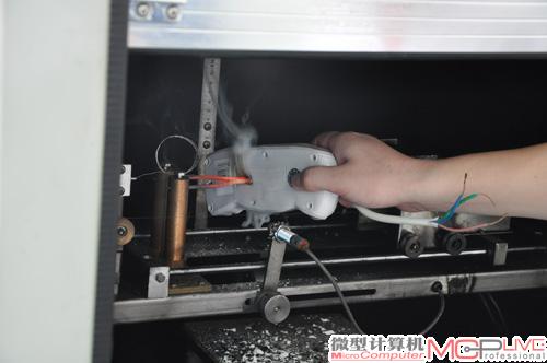 没有明火产生，阻燃能力不错。
