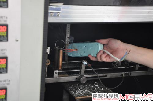 阻燃能力较强，没有产生明火。