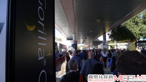 哪里都要排队,真心寸步难行啊。 哪里都要排队,真心寸步难行啊。