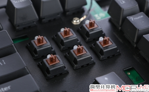 背光游戏机械键盘的机械轴全部是带灯版本