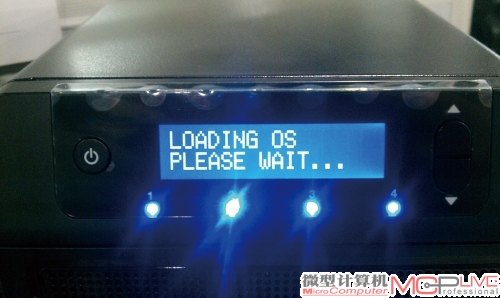 DX4000的LED显示小屏幕也相当实用，重要的信息和当前操作类别都