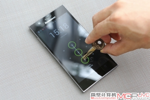 使用金属钥匙操作流畅度、精确度也很好，不过偶尔会出现失灵的情况比如隔了较长时间后的第一次操作。