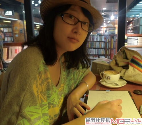 @厘夏大人，自由职业者，热衷于水彩画、CG、平面设计与手工。曾在彼岸天（B&T）担任《大鱼·海棠》场景绘制，褐羽文化担任美术指导。倡导“从身边画起”，发现生活里的美丽事物。
