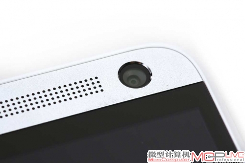 从扬声器和前置摄像头周围的银边就可以看出来，工艺上One max 是非常精湛的。另外，上下两个前置双扬声器的效果也是超一流水准。